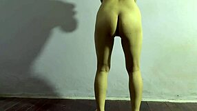 check out this fine ass amateur girl's sexy home workout