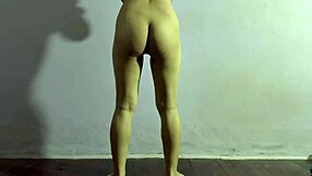 check out this fine ass amateur girl's sexy home workout