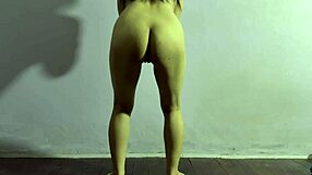 check out this fine ass amateur girl's sexy home workout