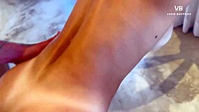 mi hijo tardó tanto que me cogí a su amigo con verga enorme a escondidas