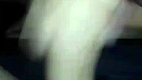 mi mucama me pilla viendo porno, me hace paja y termina con creampie caliente