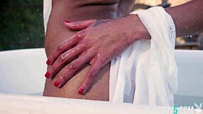 Petite Scarlit Scandal Strips Naked Teasingly?