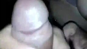 mi mucama me pilla viendo porno, me hace paja y termina con creampie caliente