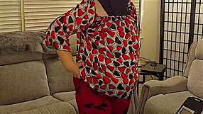 Watch my big fat ass workout in leggings closeup wide open pussy jiggle