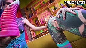 alt babe ever gap your ass with this huge toy fisting dildo?