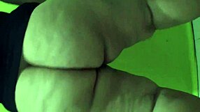 check out this mature latina shaking her fat bare ass