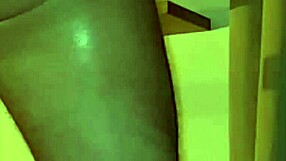 cazzo grosso italiano... gemiti intensi mentre lo massaggio con olio e sborro due volte! 🍆💦😈