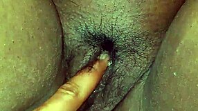 BBW อวบอ้วนแยกปากหีใหญ่ๆ โดนตีแรงๆ