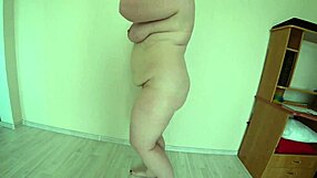 whoa saggy tits on this fat milf gymnast... shower cream boobs next! 💦🧴