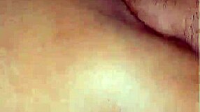 adoro de 4 com essa bunda grande no quarto