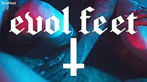 Lesbians worship big asses feet in steamy threesome tub?