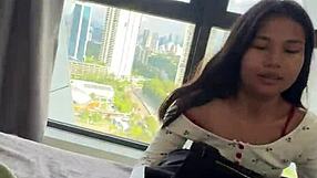 สาวเอเชียตัวเล็กโก้งเตียงโรงแรมโดนควยยักษ์กระแทกหีฟิตดุ