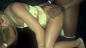 Safada esposa safada trepando na casa de swing?