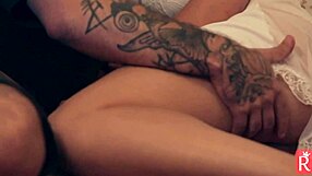 Zawiązana i zakneblowana dupą Stella bierze podwójny anal creampie jako darmowa suka