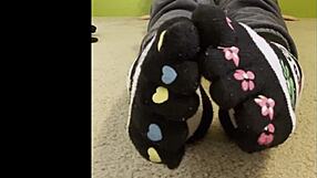 Sexy teen feet and butts demand total worship now