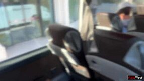 ไอ้หื่นชักควยใส่สาวรถเมล์ที่คว้ามันเงี่ยน