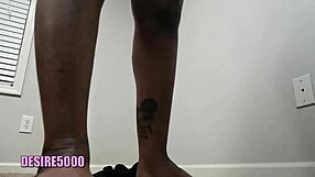 Damn this curvy ebony housewife twerks big ass so sexy
