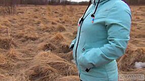 Married Wife's Pantyhose Outdoor Temptation Ends in Mouthful