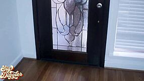 cleaning lady takes huge cock while princess watches 😈🔥