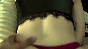 ruiva safada sits down and begs for cum on her face