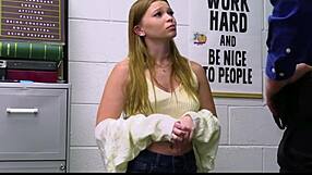 จับสาวตัวเล็กน่ารักขโมยของยังซิงเย็ดหีจนแตก