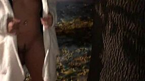 Safada Novinha Flashes Buceta at Praça for Macho Fuck!