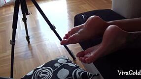 เท้าสวยคามิลล่า โดนชักว่าวแล้วพ่นน้ำร้อนๆ คลุ้ง