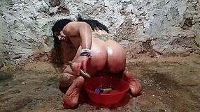 แกล้งยัดแตงกวาดองรูตูดเล่นมันส์