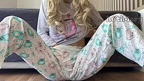 skinny japanese schoolgirl fingers pussy till she squirts cum