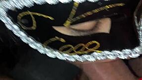 Safada Novinha Flashes Buceta at Praça for Macho Fuck!