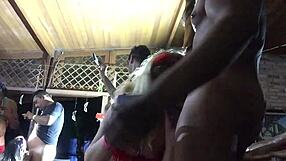 whoa, marombado slams loirinha's tight pussy hard at carnaval with paty bumbum watching!