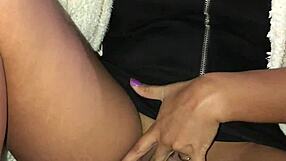 Safada Novinha Flashes Buceta at Praça for Macho Fuck!