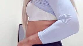 uhh transexual de webcam trying out new stuff on cam...