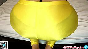 big ass asian in yoga pants looks ready to devour 😍🍑