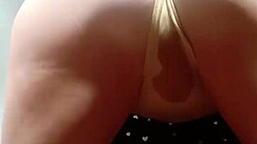 wet amateur with big ass chills solo on the toilet