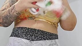 gosto de ver você socando o shorts na buceta rachada