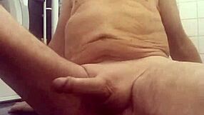 chris showers shaved body in homemade cam show
