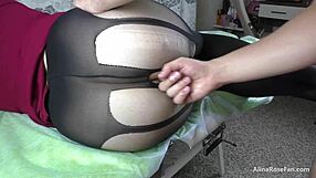 young amateur model's big ass fucked in tight leggings