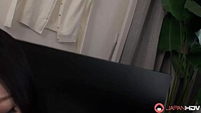 Miriya Hazuki bawi się zabawkami aż dochodzi mocno tak gorąco