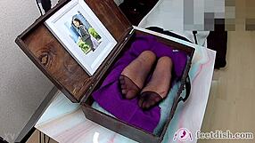secretary lilly's FEET in box tease vol 2