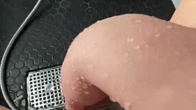 i'm that hot saudi stepsis rubbing my pussy in the sunny shower... los angeles vibes