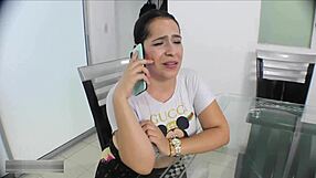 Aprovecho mi madrastra descansando para follarla salvaje!