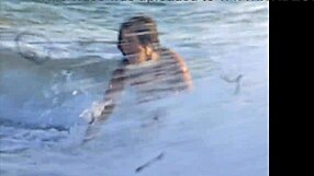 ฉันเปลือยงอโค้งหาดสาธารณะเงี่ยนสุดๆ!