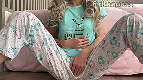 Skinny teen squirt from fingering wet pussy to huge orgasm?