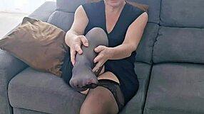 wanna lick milf feet in lingerie?