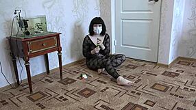 fuckin my shaved pussy with phone bottle n markers ohh