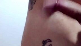 Meu marido soca forte na buceta e goza nos peitos melados de tesão