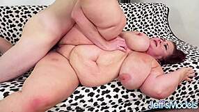 Chunky BBW mature Lynn gets her fat pussy pounded hard
