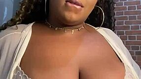 Morena Peituda’s Chubby Webcam Decote Makes You Jerk Hard!
