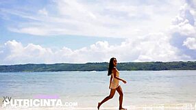 putri cinta dances seductively on the poolside